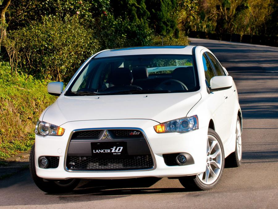  Mitsubishi Lancer iO 2012 года  (фото 11 из 12)